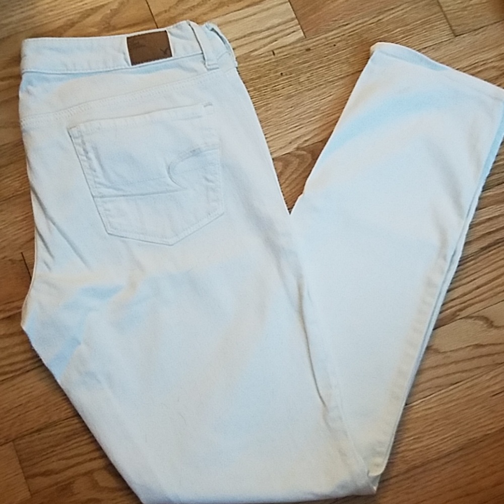 American Eagle White Denim. Skinny. Size 8.